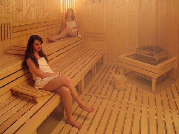 sauna uscata ajuta la slabit