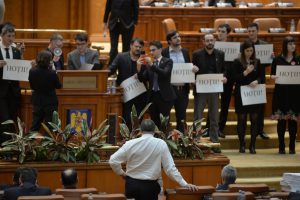 PARLAMENT - PLEN - MODIFICAREA LEGILOR JUSTITIEI - PROTEST - USR