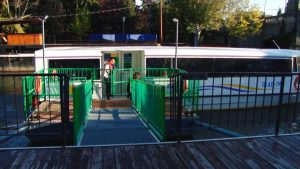 Timișoara-se-mândrește-cu-o-încă-o-premieră-De-azi-are-transport-public-pe-apă-Vaporașele-au-pornit.Still182-747x420