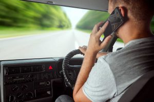 Folosirea telefonului la volan