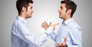 vorbesc-singur-540x276