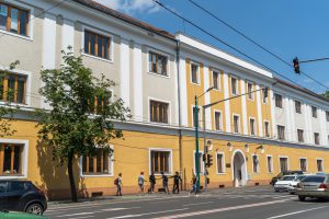 13-Faculty-of-Arts-West-University-outside-2-1