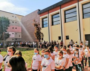 copii cu masca - scoala targoviste