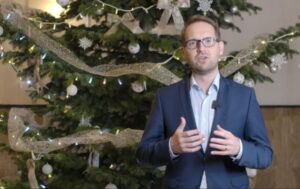 dominic-fritz-craciun-700x440