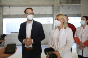 5bc213b2-e90e-4d4d-8e48-74d2cce0c683