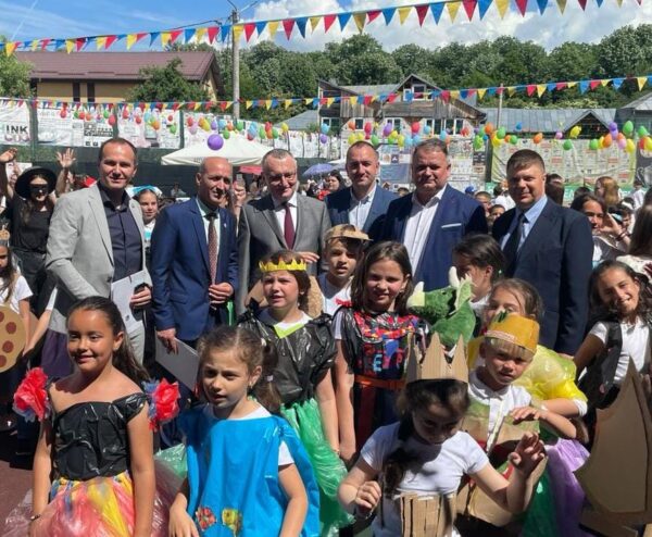 Oficial Media - Sorin Cîmpeanu a vizitat astăzi mai multe unități de învățământ din județul Dâmbovița