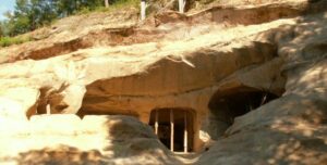 templul-ursitelor-de-la-sinca-veche-750x380