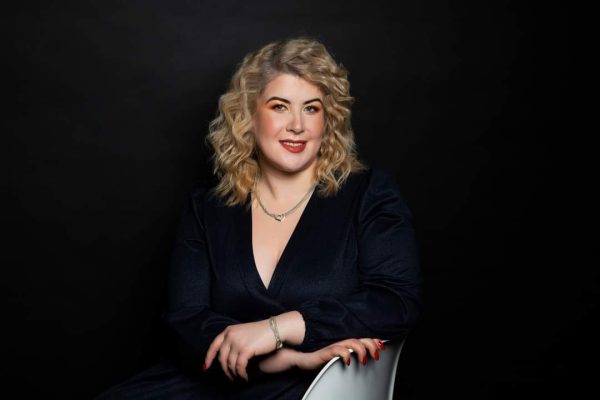 Oficial Media - Psiholog, Elena Ungureanu: Gestionarea echilibrului dintre carieră și viața personală