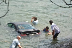 masina-scufundata-in-apa-f68ec3341d690f9f08-940-0-1-95-1