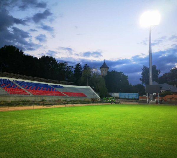 Oficial Media - Stadionul Eugen Popescu din Târgoviște: Tribuna veche este aproape gata, au fost montate 3100 de scaune
