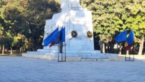 Ceremonial-militar-si-religios-la-Monumentul-Ostasului-Necunoscut--in-Parcul-Scudier-din-Timisoara--de-Ziua-Armatei (Mică)