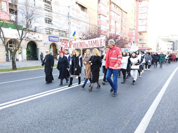 Oficial Media / Marș de protest împotriva violenței domestice la Târgoviște/ foto: DGASPC Dâmbovița