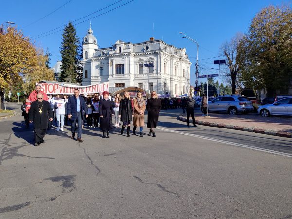 Oficial Media / Marș de protest împotriva violenței domestice la Târgoviște/ foto: DGASPC Dâmbovița
