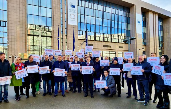 Oficial Media / Partidul Social Democrat şi militanții PES activists România au susținut dreptul de a adera la spațiul Schengen