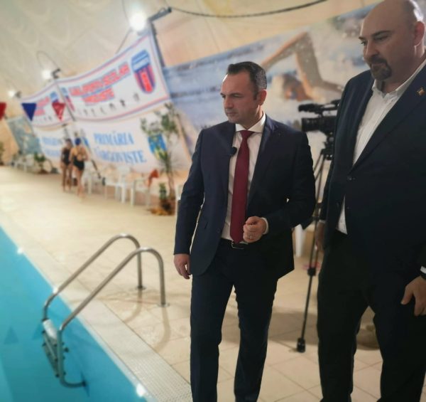 Oficial Media / Bazinul de înot pentru copii din Târgoviște (Micro 3) a fost redeschis