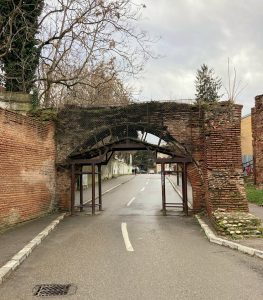 poarta vanatorilor targoviste