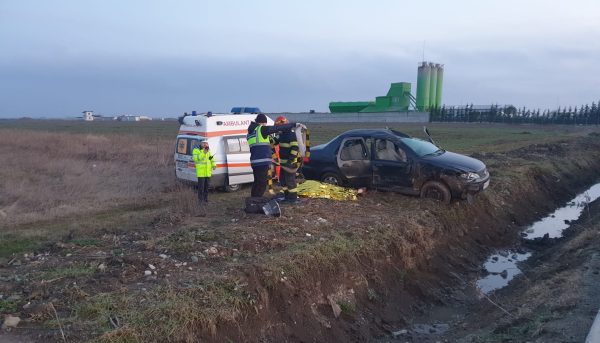 Accident în comuna Ulmi, 27 februarie 2022. O persoană a fost găsită în stop cardio-respirator / foto ISU Dambovita