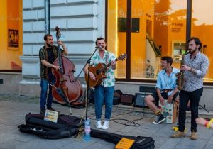 Upright-Buskers-2-1-770x540