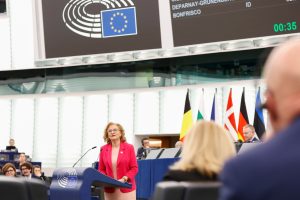 424933215_928947772226566_1806845245424571311_n