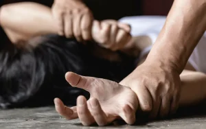 a intrat peste o femeie