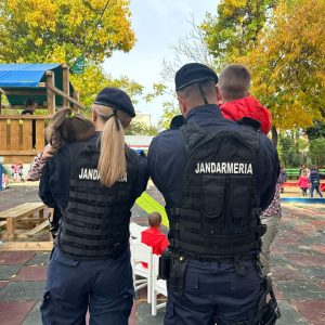 ACTIVITATE PARCUL COPIILOR