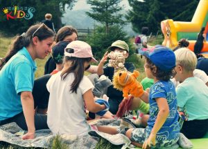 Tzubys Kids_outdoor r