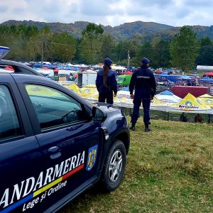 Foto arhivă - jandarmi-asigurare ordine publică...