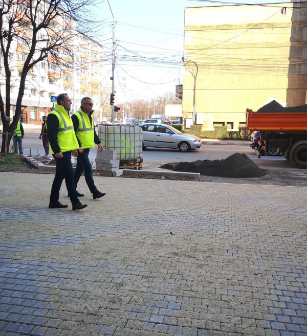 Restricții de circulație pe strada Grigore Alexandrescu din Târgoviște. Se toarnă un nou strat de asfalt