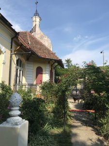 casa ferch curte inalt