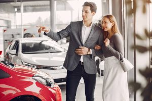 elegant-couple-car-salon_wp