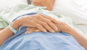 femeie-spital-batrana