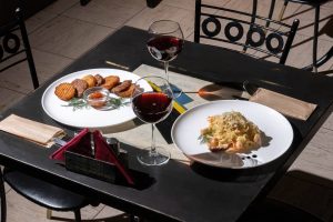 1high-angle-view-food-served-table-min_wp