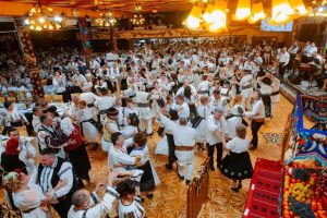 balul-insuratilor-1160x772