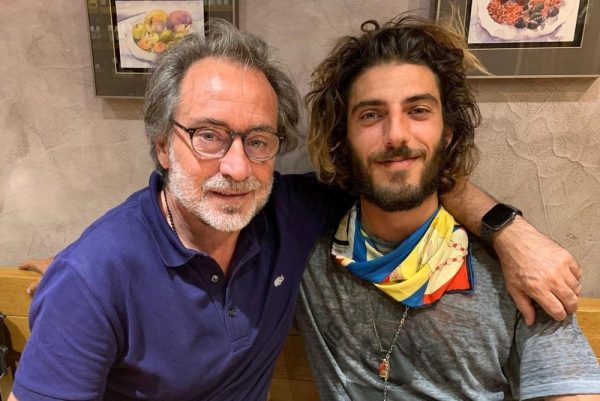 Axel Pons a renunțat la bani și faimă pentru o călătorie spirituală desculț