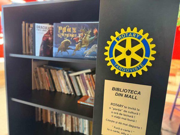 Vasile Lupașc donează cărți către Rotary Club Târgoviște
