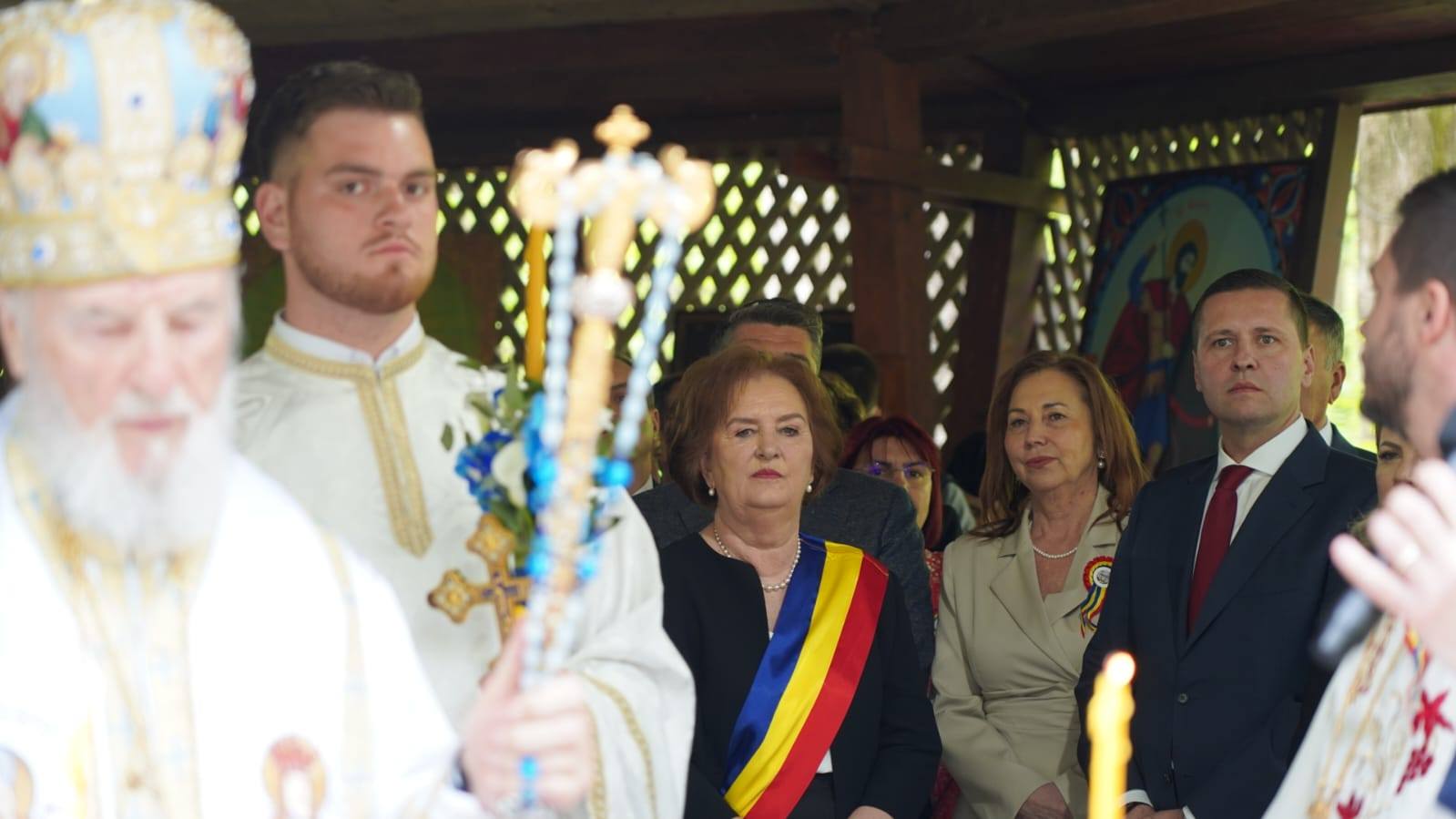 Carmen Holban: Izvorul Tămăduirii și Fântâna de Leac de la Mânăstirea Nucet