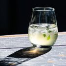 Ce bei vara când vrei mai mult decât un suc rece: idei de băuturi răcoritoare care chiar îți fac bine