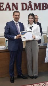 Consiliul Județean Dâmbovița premiază excelența în educație. Patru absolvente cu media 10 la Bacalaureat, recompensate la inițiativa lui Corneliu Ștefan 2